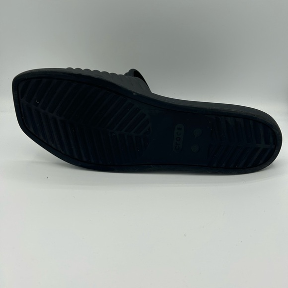 CROCS Black Slippers for Comfort and Style - Picture 6 of 6